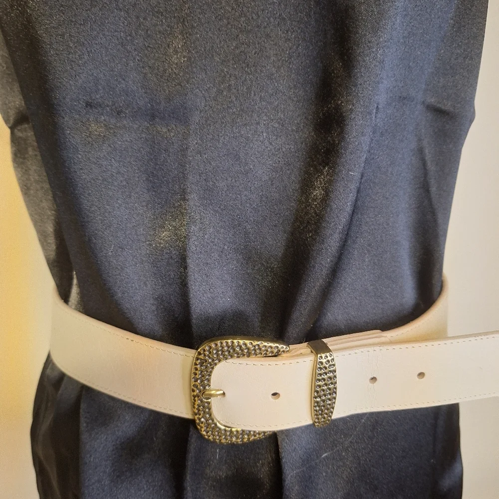 Liz Clairborne Cream or Off White,Hammered Buckle Size Large